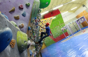 http://oferplan-imagenes.laverdad.es/sized/images/rocodromo5-300x196.jpg