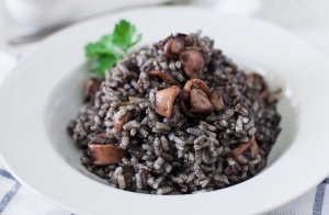http://oferplan-imagenes.laverdad.es/sized/images/arroz-negro-puntillitas-1440x810-300x196.jpg